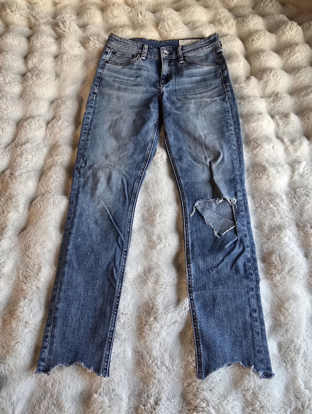 Rag & Bone Cate Mid-Rise Ankle Skinny jeans. 